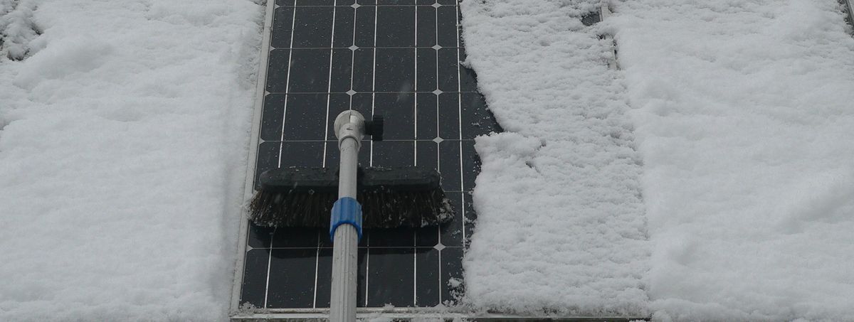 Schnee auf Solaranlage entfernen